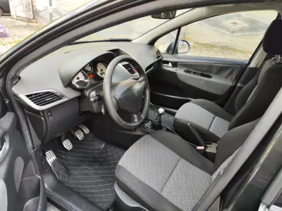 Peugeot 207 2011 - 5480 EUR, 219000 km - AUTO.MOTO.pt - 219000km - foto 16 de 38