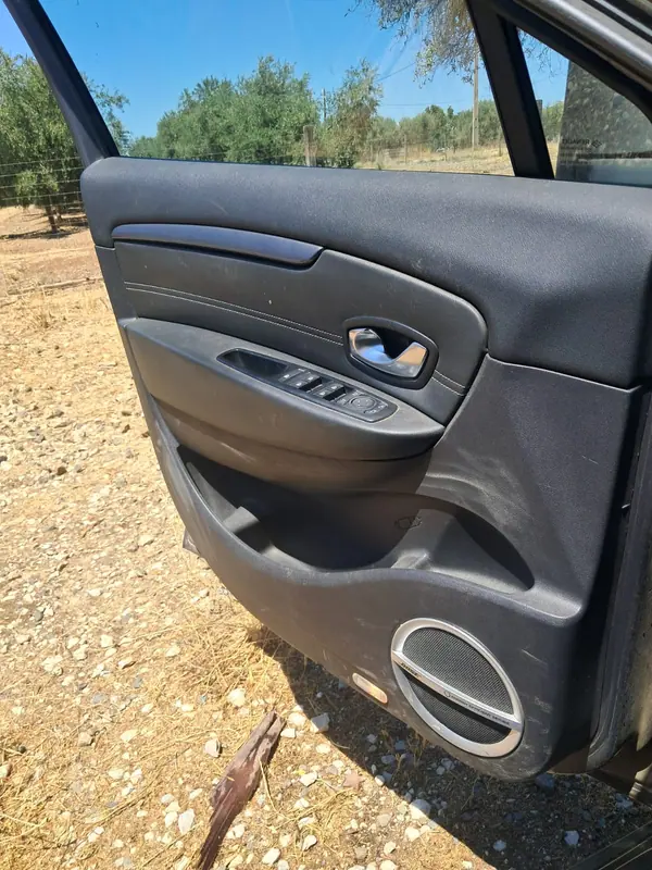 Renault Scénic 2014 - 4750 EUR, 167528 km - AUTO.MOTO.pt - 167528km - foto 10 de 11