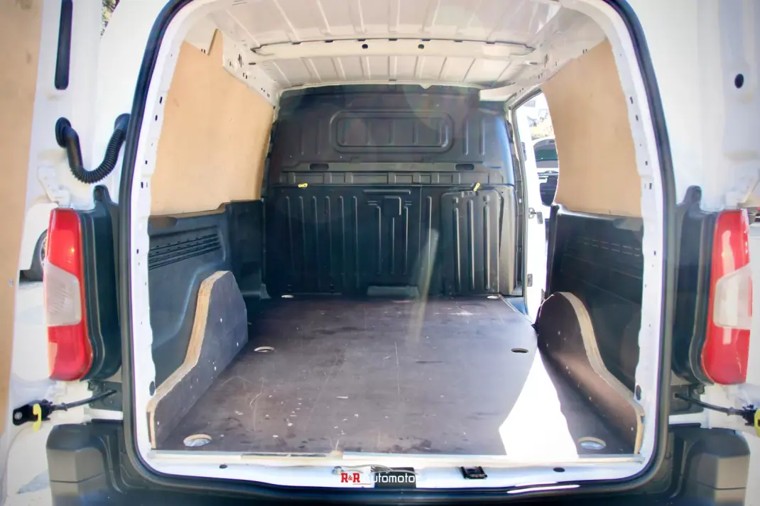 Peugeot Partner 1.5 BlueHDI Pro Longa 3L 2021 - 14750 EUR, 113000 km - AUTO.MOTO.pt - 113000km - foto 8 de 22