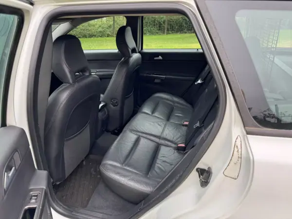 Volvo V50 2010 - 5500 EUR, 290000 km - 290000km - foto 8 de 9