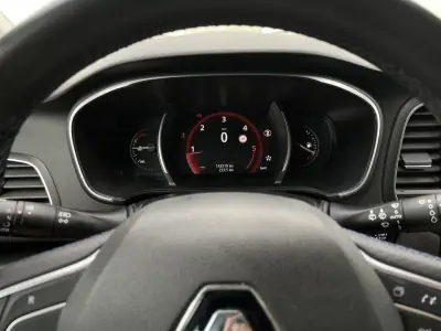Renault Mégane Sport Tourer 2016 - 10750 EUR, 143000 km - AUTO.MOTO.pt - 143000km - foto 26 de 37