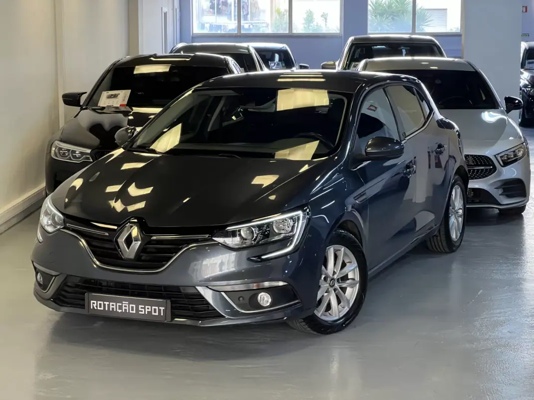 Renault Mégane 2016 - 12990 EUR, 130000 km - AUTO.MOTO.pt - 130000km - foto 1 de 37