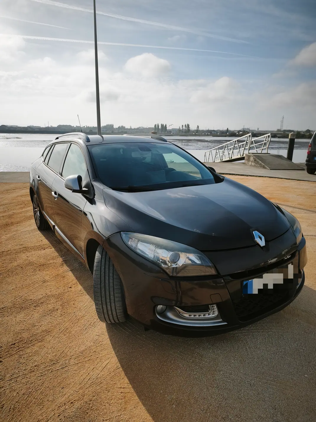 Renault Mégane Sport Tourer 2012 - 6990 EUR, 294000 km - AUTO.MOTO.pt - 294000km - foto 1 de 10