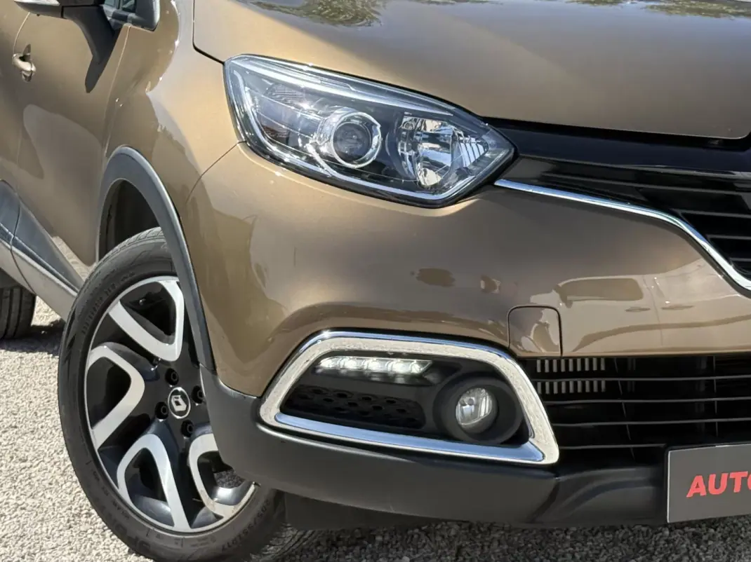 Renault Captur 2017 - 12950 EUR, 149900 km - AUTO.MOTO.pt - 149900km - foto 5 de 12