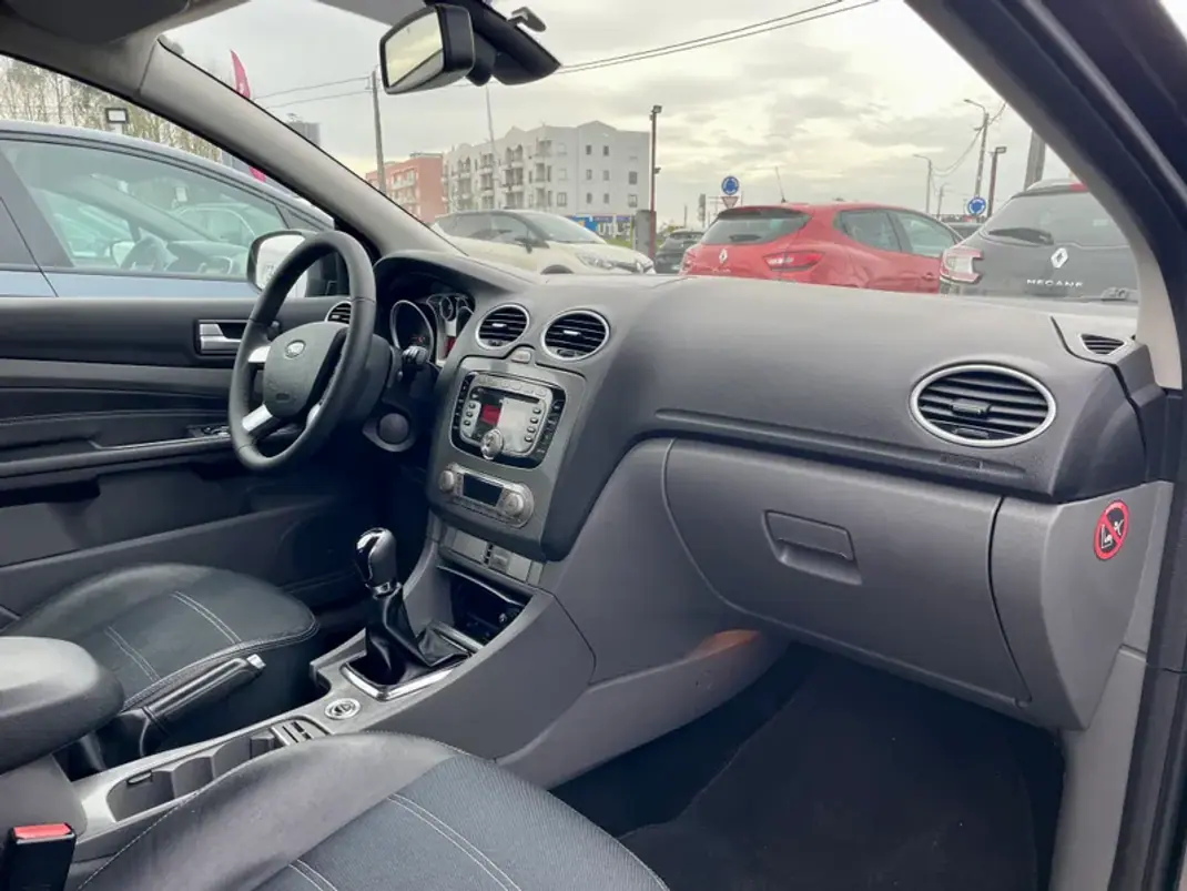 Ford Focus SW 2011 - 7750 EUR, 226741 km - AUTO.MOTO.pt - 226741km - foto 23 de 25