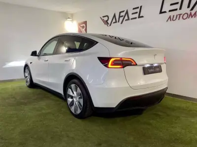 Tesla Model Y 2023 - 35450 EUR, 75000 km - AUTO.MOTO.pt - 75000km - foto 11 de 39