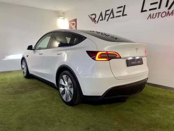 Tesla Model Y 2023 - 35450 EUR, 75000 km - AUTO.MOTO.pt - 75000km - foto 11 de 39