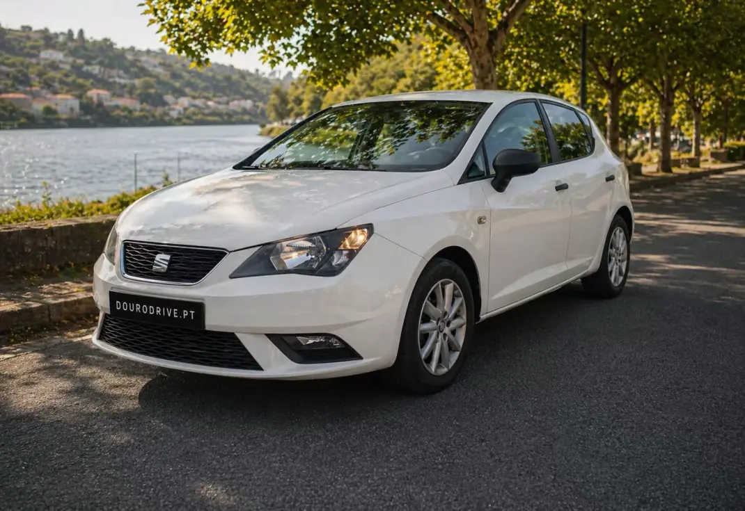 SEAT Ibiza 2017 - 8950 EUR, 106000 km - AUTO.MOTO.pt - 106000km - foto 1 de 8