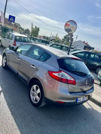 Renault Mégane 2010 - 7250 EUR, 285000 km - AUTO.MOTO.pt - 285000km - foto 3 de 6