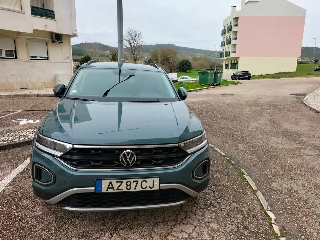 Volkswagen T-Roc 2023 - 23000 EUR, 36000 km - AUTO.MOTO.pt - 36000km - foto 2 de 8