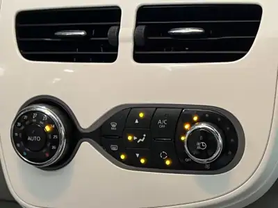 Renault Zoe 2019 - 9990 EUR, 150000 km - AUTO.MOTO.pt - 150000km - foto 19 de 29