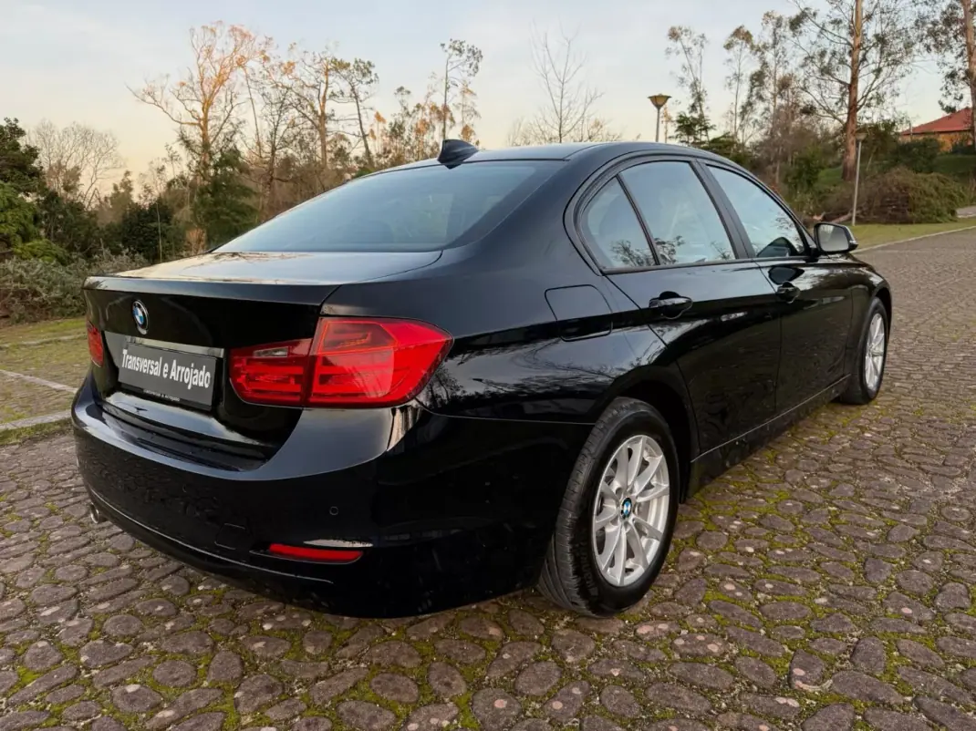 BMW 318 2013 - 15900 EUR, 177000 km - AUTO.MOTO.pt - 177000km - foto 15 de 17