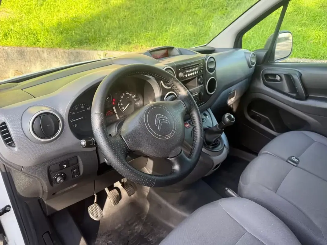 Citroën BERLINGO VAN XL 1.5 BLUE HDI 3 LUGARES 2012 - 6990 EUR, 247000 km - AUTO.MOTO.pt - 247000km - foto 8 de 24