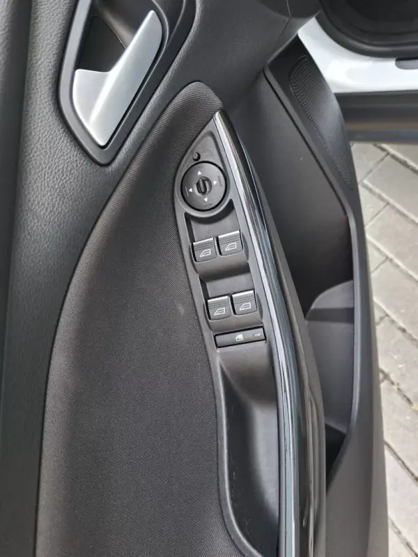 Ford Focus 2017 - 11500 EUR, 55000 km - AUTO.MOTO.pt - 55000km - foto 20 de 32