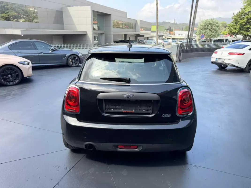 MINI 3 Portas 2015 - 14900 EUR, 181000 km - AUTO.MOTO.pt - 181000km - foto 4 de 12