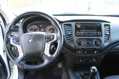 Mitsubishi L200 2022 - 33990 EUR, 13000 km - AUTO.MOTO.pt - 13000km - foto 23 de 35