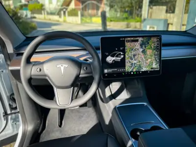 Tesla Model Y 2023 - 34900 EUR, 45800 km - AUTO.MOTO.pt - 45800km - foto 7 de 15