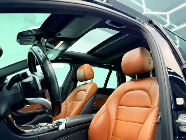 Mercedes-Benz C 300 2019 - 20999 EUR, 234000 km - AUTO.MOTO.pt - 234000km - foto 17 de 24