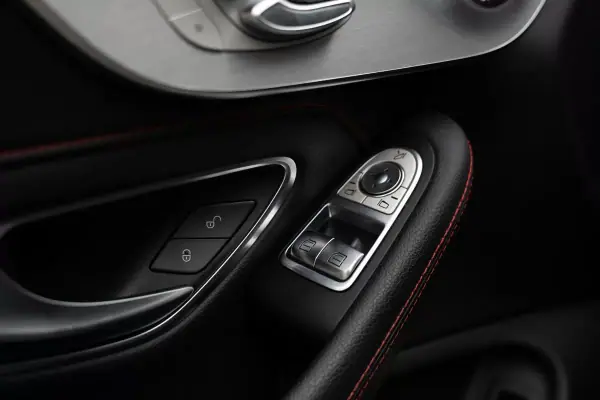 Mercedes-Benz C 43 AMG 2019 - 50990 EUR, 95000 km - AUTO.MOTO.pt - 95000km - foto 11 de 35