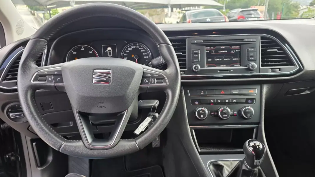 SEAT Leon ST 2015 - 13590 EUR, 95000 km - AUTO.MOTO.pt - 95000km - foto 16 de 23