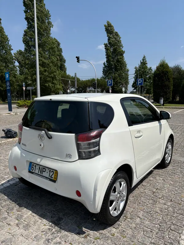 Toyota iQ 2013 - 8000 EUR, 134866 km - AUTO.MOTO.pt - 134866km - foto 4 de 15
