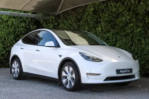Tesla Model Y Long Range Tração Integral 2023 Electric — 90 000 km Tesla Model Y Long Range Tração Integral 2023 Electric
