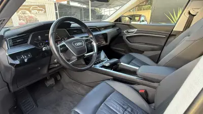 Audi e-tron 2019 - 27990 EUR, 99000 km - AUTO.MOTO.pt - 99000km - foto 17 de 33