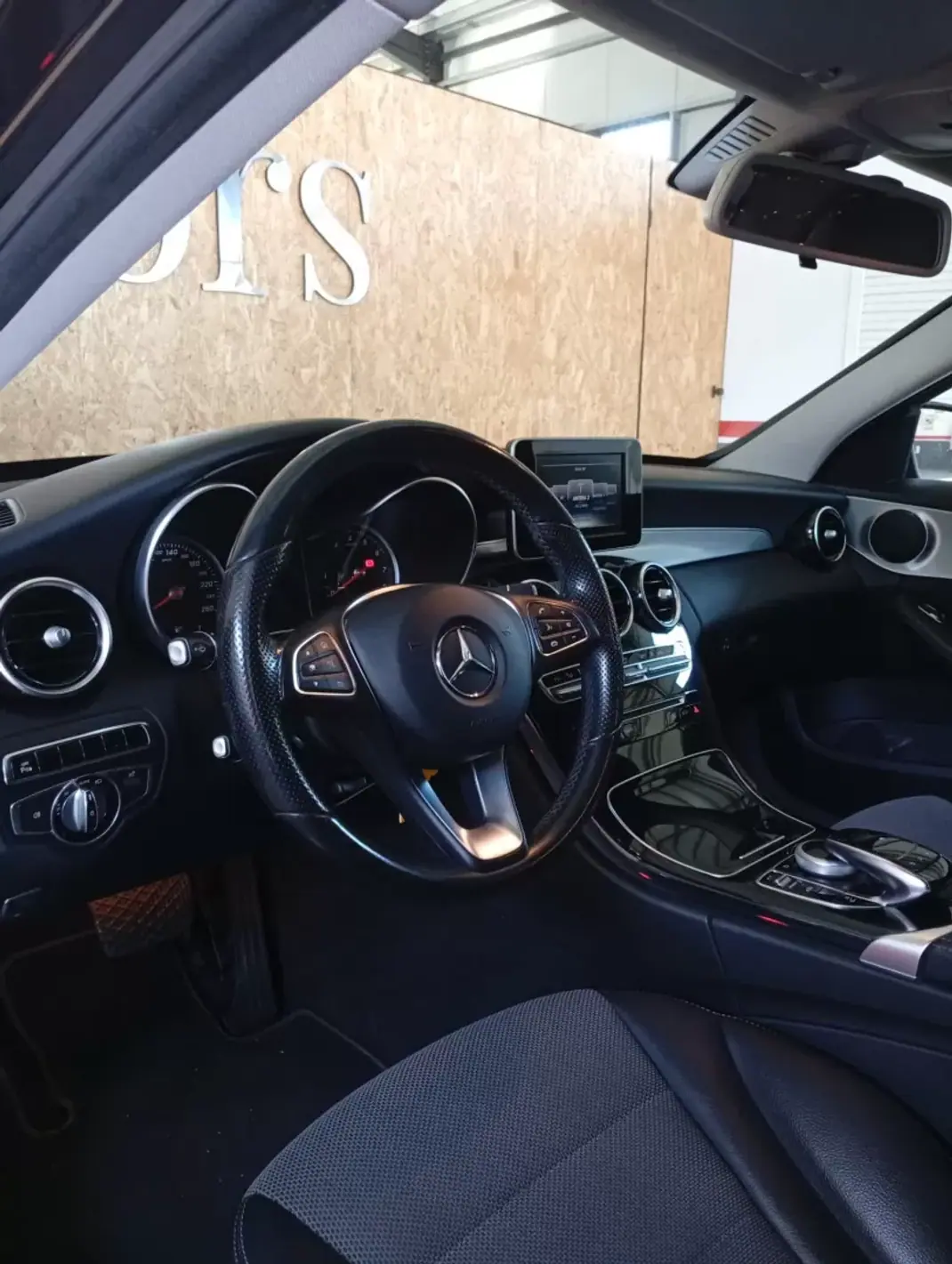 Mercedes-Benz C 350 2016 - 24950 EUR, 129659 km - AUTO.MOTO.pt - 129659km - foto 12 de 18