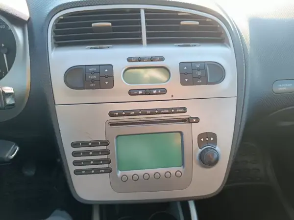 SEAT Altea 2004 - 6000 EUR, 330000 km - AUTO.MOTO.pt - 330000km - foto 16 de 17