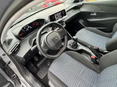 Peugeot 208 2020 - 14900 EUR, 86690 km - AUTO.MOTO.pt - 86690km - foto 11 de 12