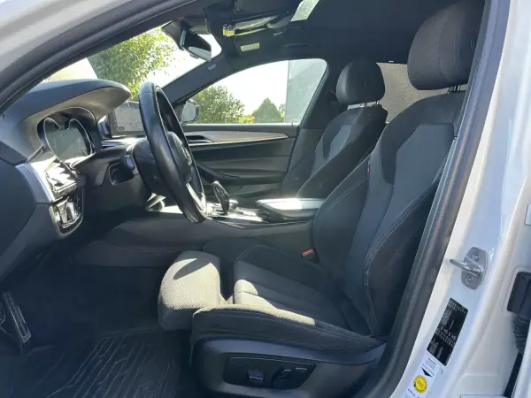 BMW 520 2018 - 28000 EUR, 217000 km - AUTO.MOTO.pt - 217000km - foto 28 de 67