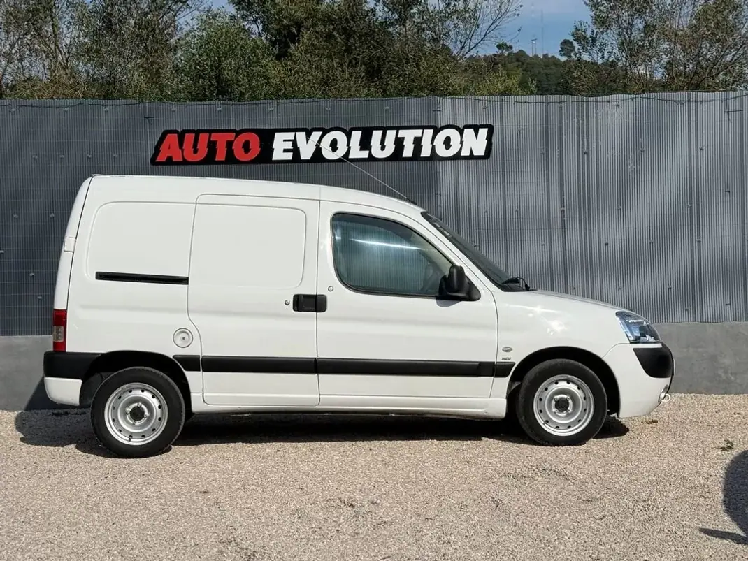 Peugeot 2006 - 5450 EUR, 149000 km - AUTO.MOTO.pt - 149000km - foto 3 de 12