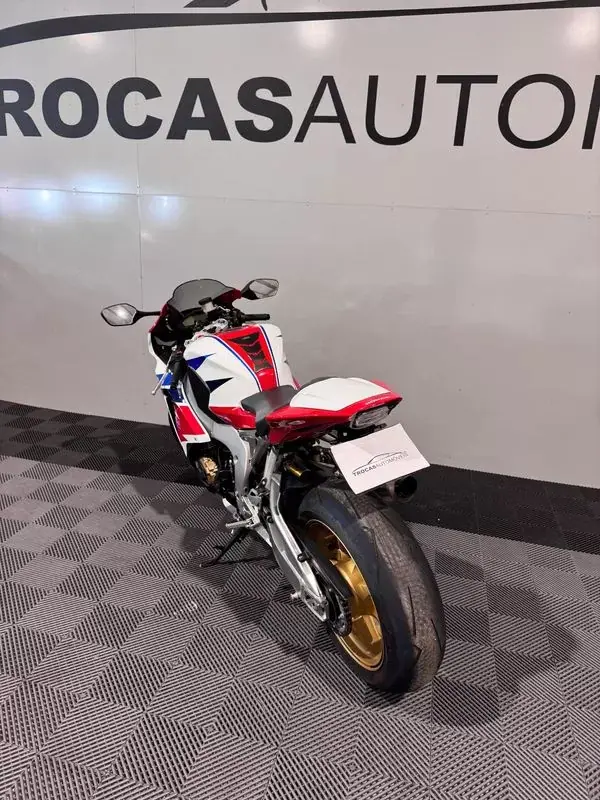 Honda CBR 1000RR 2015 - 14500 EUR, 33944 km - AUTO.MOTO.pt - 33944km - foto 9 de 21
