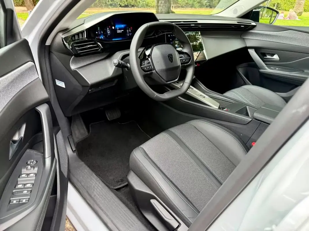 Peugeot 408 2025 - 24990 EUR, 45400 km - 45400km - foto 2 de 41