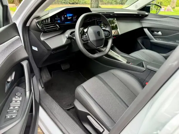 Peugeot 408 2025 - 25890 EUR, 45400 km - AUTO.MOTO.pt - 45400km - foto 2 de 41