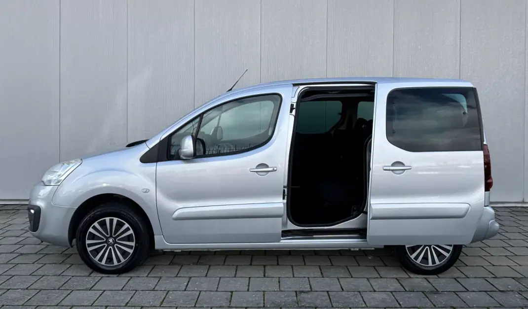 Peugeot Partner 2018 - 14900 EUR, 140000 km - AUTO.MOTO.pt - 140000km - foto 3 de 37