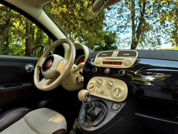 Fiat 500C 2010 - 8000 EUR, 199000 km - AUTO.MOTO.pt - 199000km - foto 16 de 19