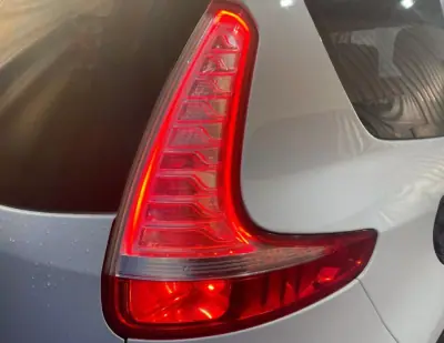Renault Grand Scénic 2012 - 8899 EUR, 230000 km - AUTO.MOTO.pt - 230000km - foto 19 de 41