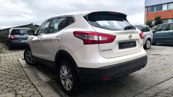 Nissan Qashqai 2015 - 11500 EUR, 190000 km - AUTO.MOTO.pt - 190000km - foto 5 de 21