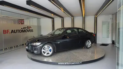 BMW 320 2007 - 10900 EUR, 279640 km - AUTO.MOTO.pt - 279640km - foto 13 de 56