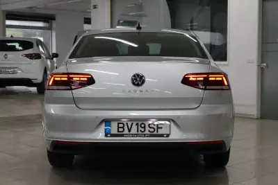 Volkswagen Passat 2021 - 21900 EUR, 22076 km - AUTO.MOTO.pt - 22076km - foto 6 de 44