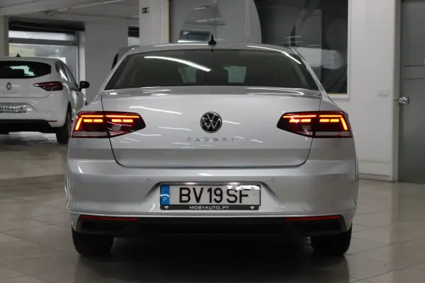 Volkswagen Passat 2021 - 21900 EUR, 22076 km - AUTO.MOTO.pt - 22076km - foto 6 de 44
