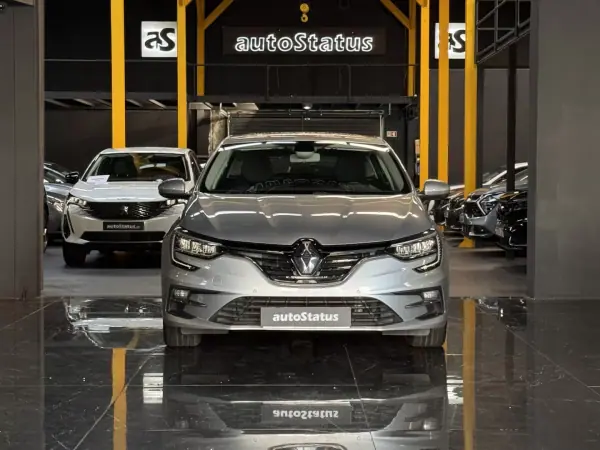Renault Mégane Sport Tourer 2023 — foto 2 de 23
