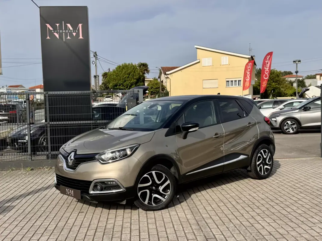 Renault Captur 2015 - 10990 EUR, 137000 km - AUTO.MOTO.pt - 137000km - foto 1 de 19