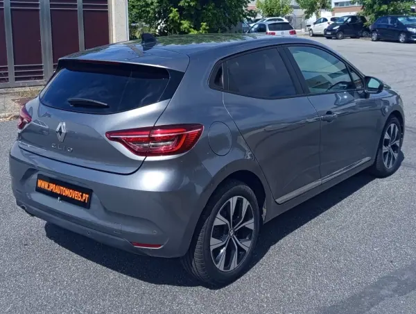 Renault Clio 2023 - 13490 EUR, 146100 km - AUTO.MOTO.pt - 146100km - foto 6 de 19