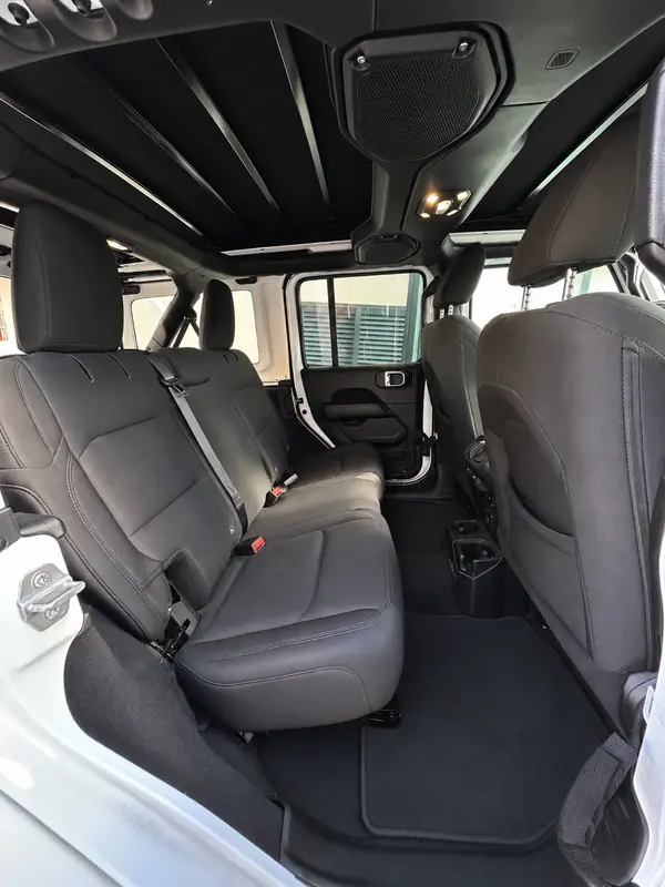 Jeep WRANGLER UNLIMITED SAHARA 4X4 2019 - 49500 EUR, 93000 km - AUTO.MOTO.pt - 93000km - foto 5 de 15