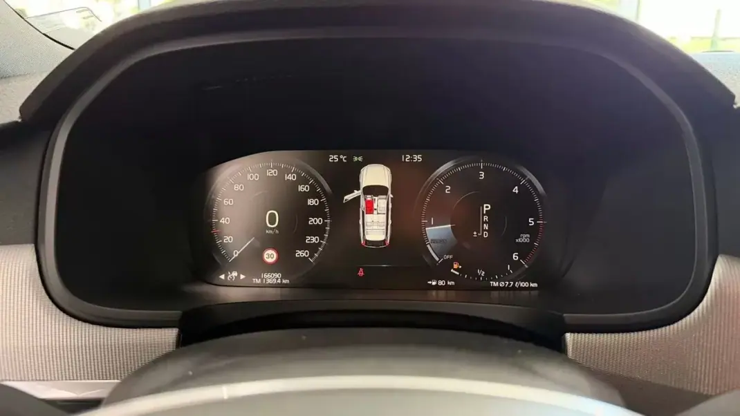 Volvo V90 2018 - 23990 EUR, 166090 km - AUTO.MOTO.pt - 166090km - foto 22 de 31