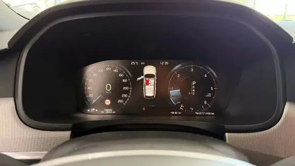 Volvo V90 2018 - 23990 EUR, 166090 km - AUTO.MOTO.pt - 166090km - foto 22 de 31