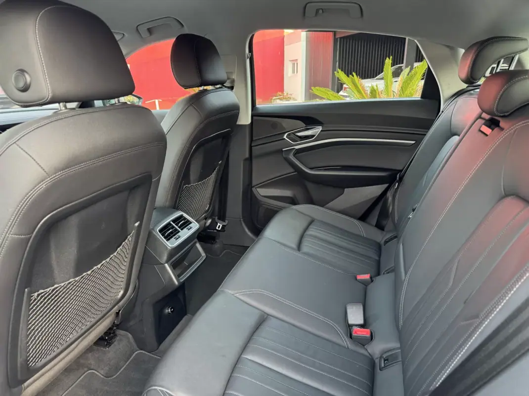 Audi e-tron Sportback 2020 - 28900 EUR, 102000 km - AUTO.MOTO.pt - 102000km - foto 18 de 54