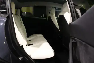 Tesla Model Y 2021 - 32240 EUR, 132000 km - AUTO.MOTO.pt - 132000km - foto 22 de 38